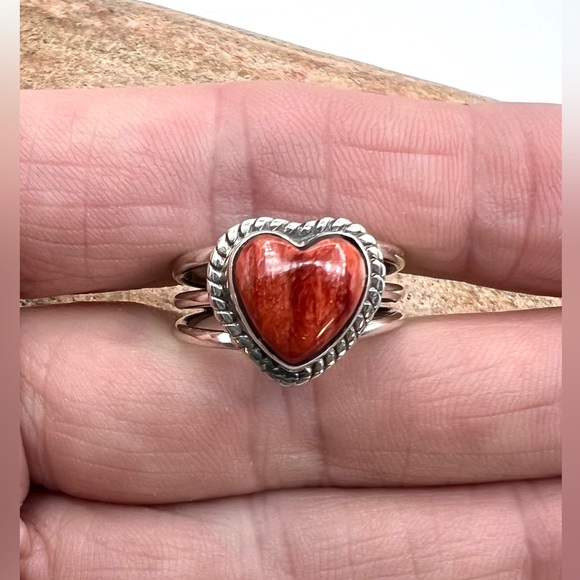 Navajo Native American Handmade Sterling Silver Spiny Oyster Heart Ring 7.25 - Picture 4 of 8